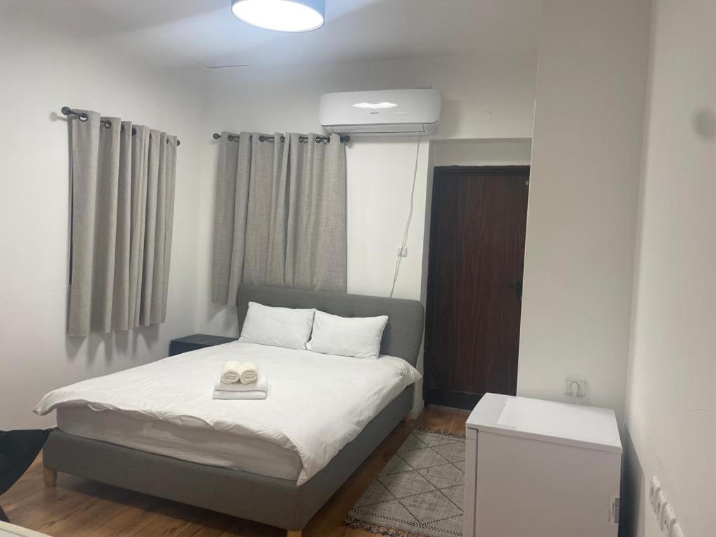 The Lion Hotel Хайфа Екстериор снимка